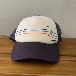 Patagonia trucker hat - women’s